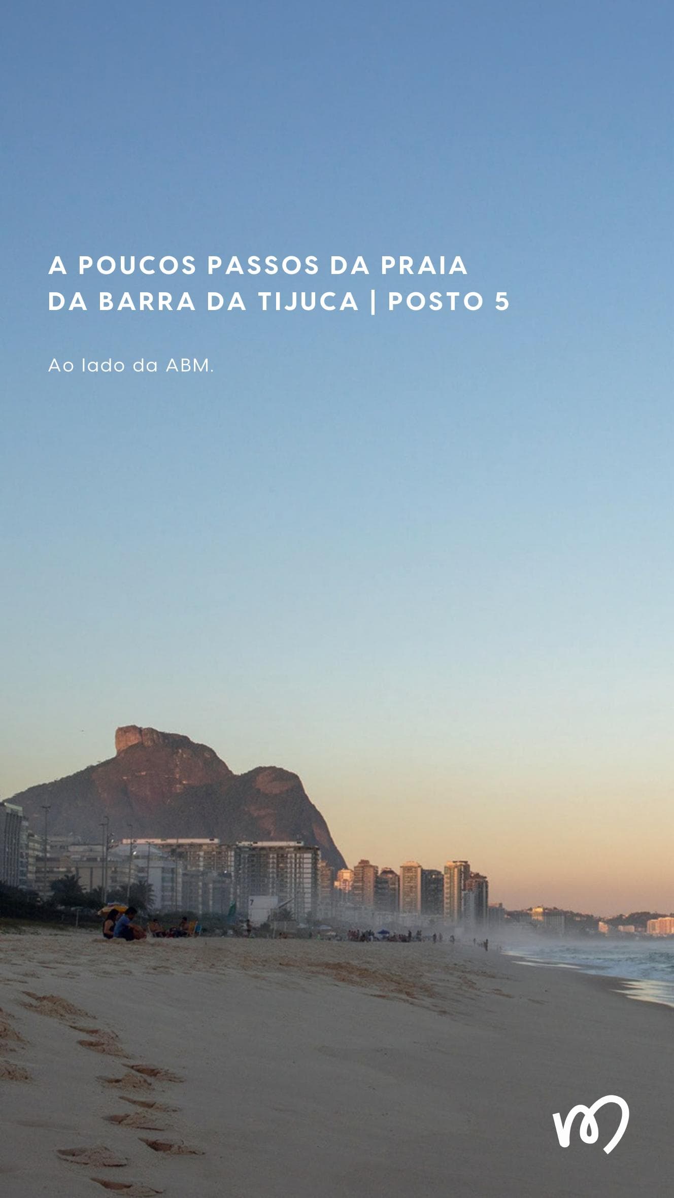 Praia da Barra da Tijuca no Posto 5 ao entardecer, com a Pedra da Gávea ao fundo — KRONOS by Tegra